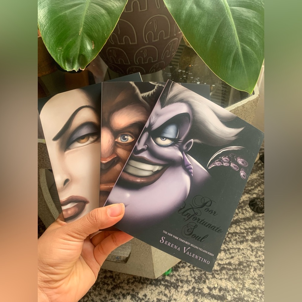 Disney's Boxed Serena Valentino Villains paper back books